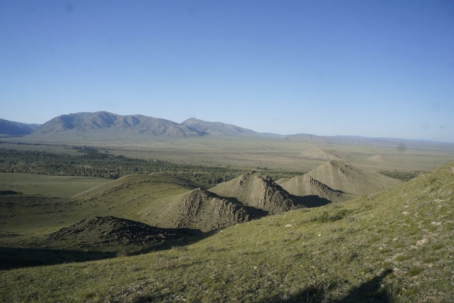Выставка «Следы древних путников: менгиры, оленные камни, херексуры…» (до 26 декабря 2022 года)