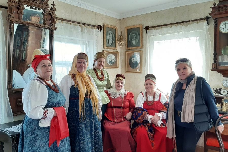 «Шёл мальчишка бережком» - творческая встреча и концертная программа фольклорного театра поморской культуры «Сузёмье» (27 июня)