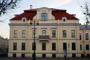 12 апреля 2001 года решением Фонда "Рериховское наследие" был учреждён НУК "Музей-институт семьи Рерихов в Санкт-Петербурге"